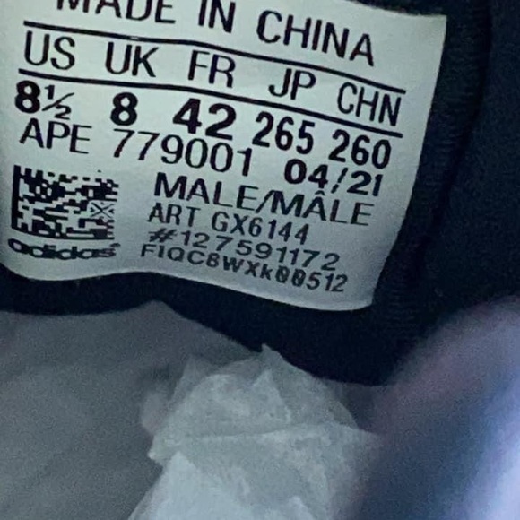 Yeezy 700v3 main image 6